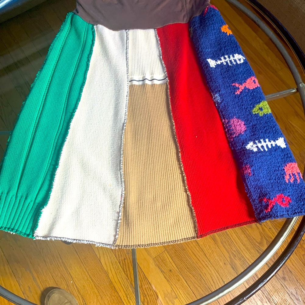 Gorgeous skirt made with pieces of vintage fabrics! One of a kind . Adorable S
